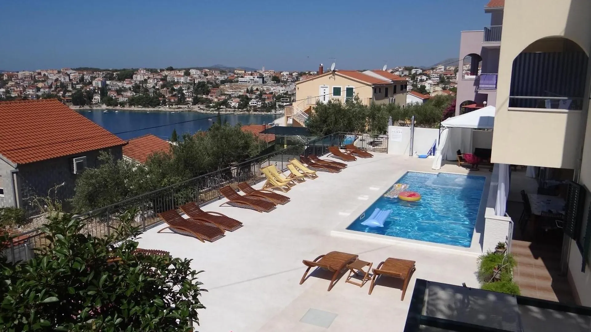 Helle Ferienwohnung Mit Sonnenbalkon Mit Meerblick Trogir 0*,  Croatia