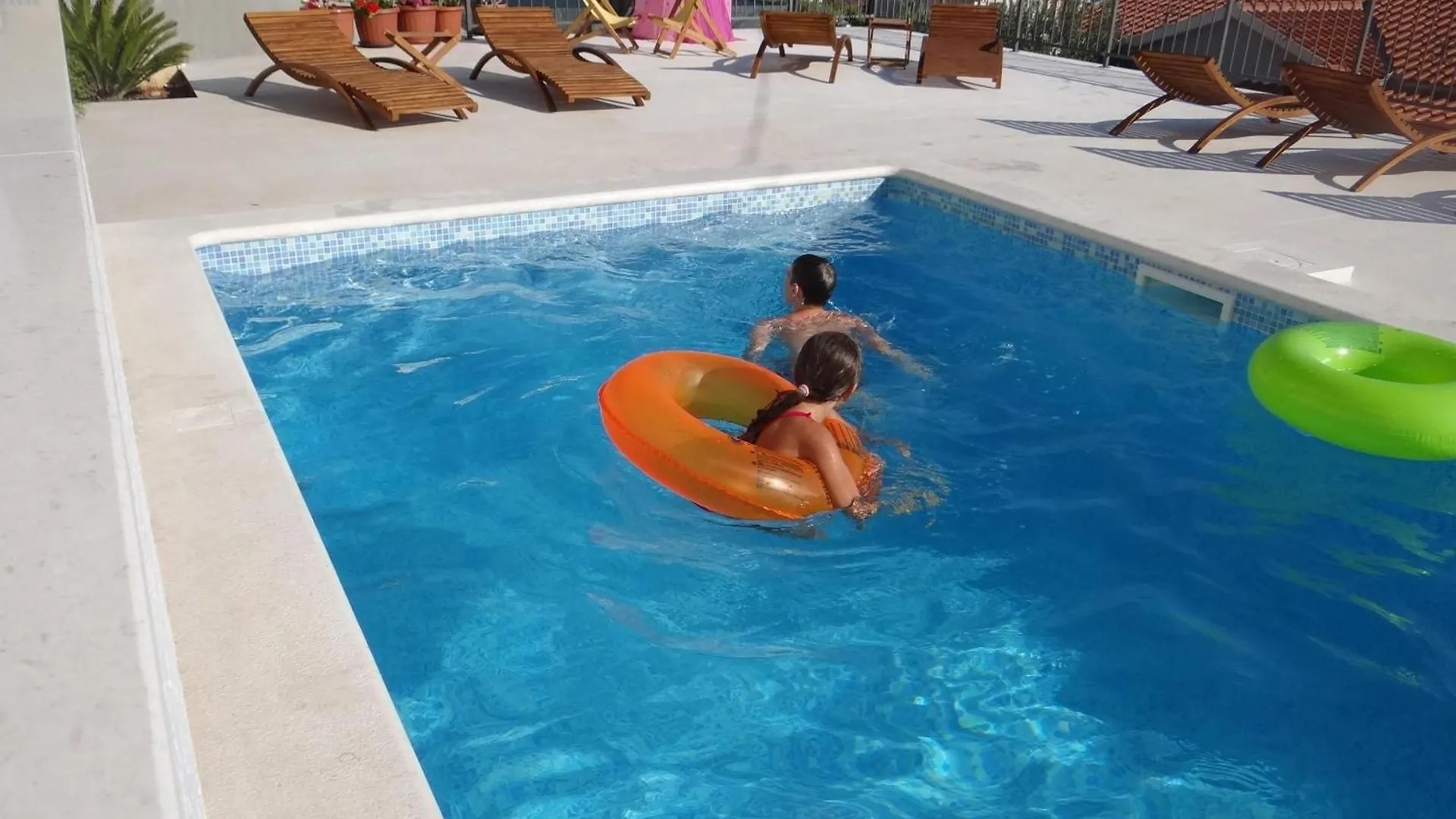 Helle Ferienwohnung Mit Sonnenbalkon Mit Meerblick Trogir