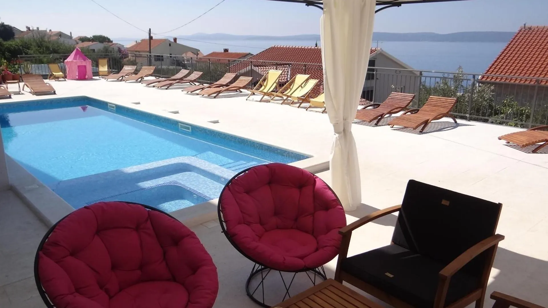 Helle Ferienwohnung Mit Sonnenbalkon Mit Meerblick Trogir Apartment