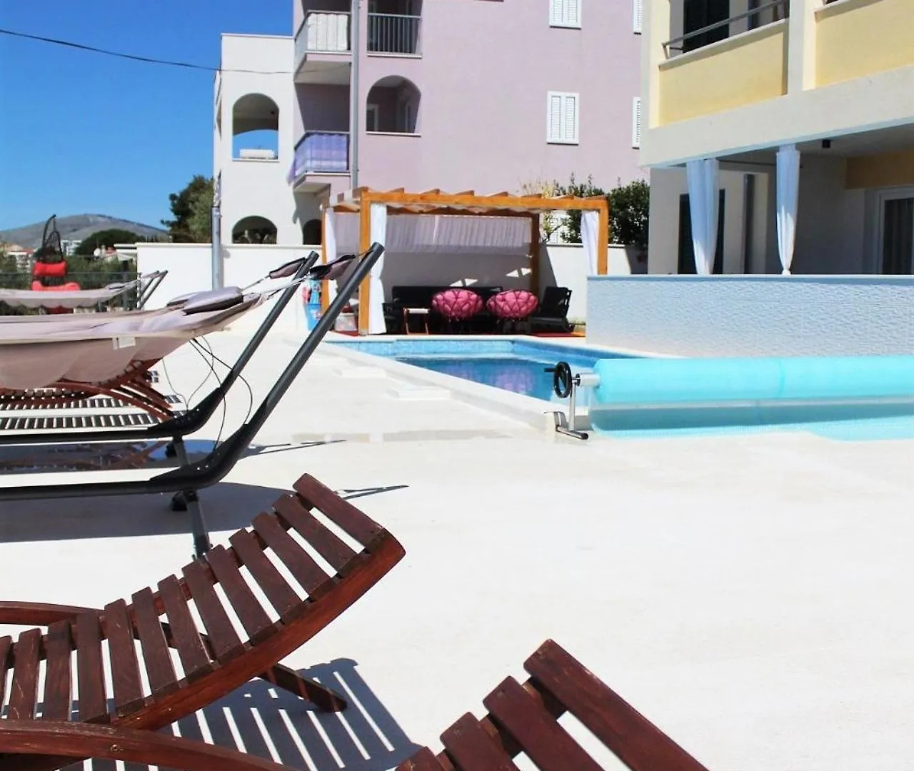 Helle Ferienwohnung Mit Sonnenbalkon Mit Meerblick Trogir Apartment