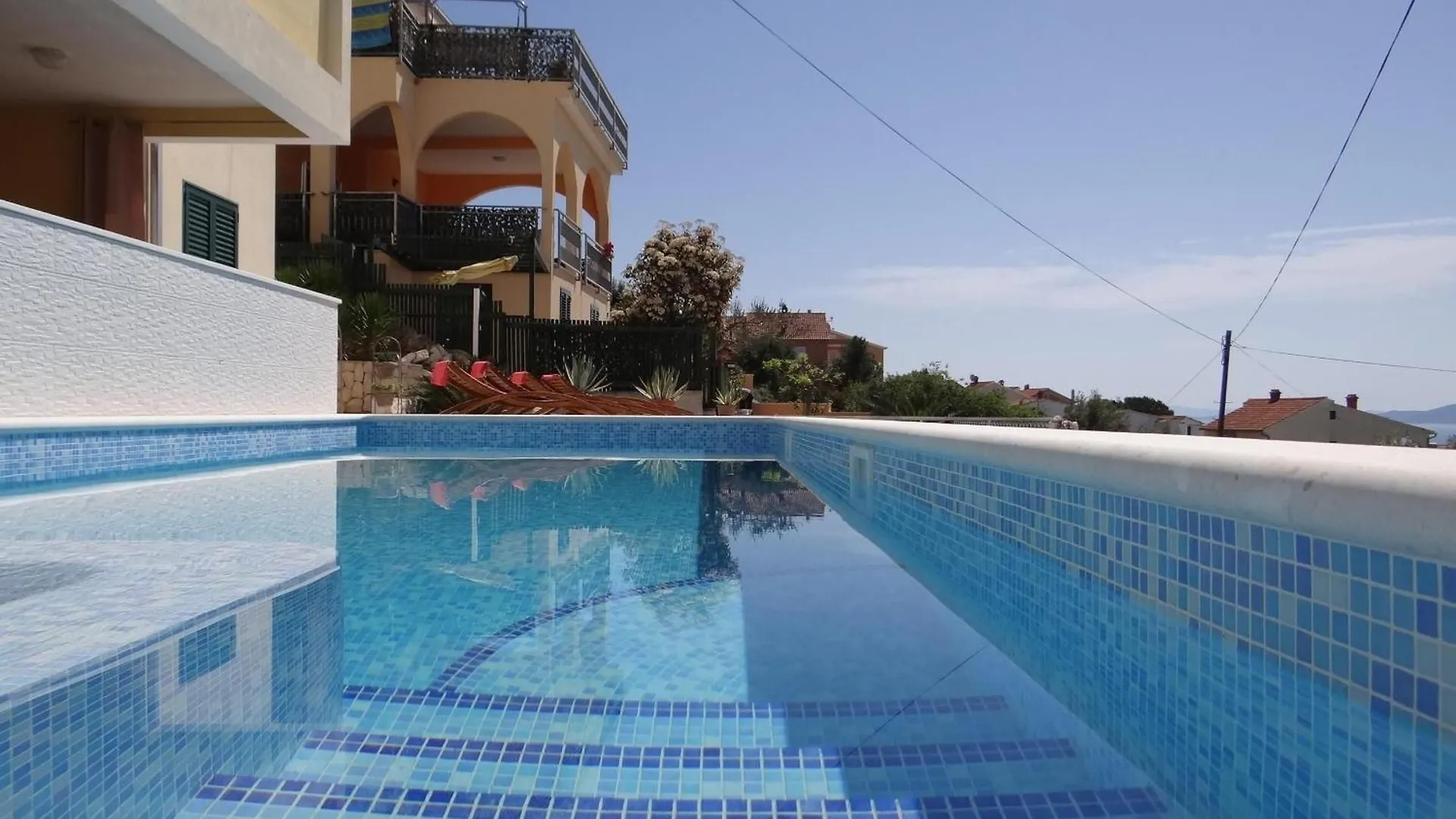 Helle Ferienwohnung Mit Sonnenbalkon Mit Meerblick Trogir Apartment